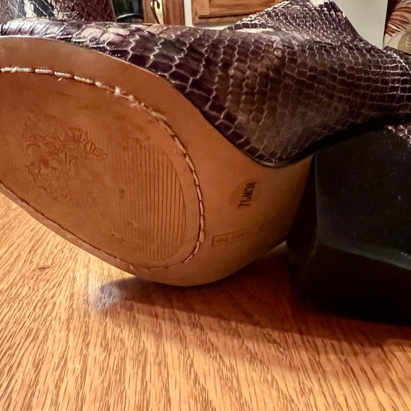 Vince Camuto Kevinney Womens Leather Open Toe Ankle Boots, Retro
Python Exotic - Picture 8 of 9